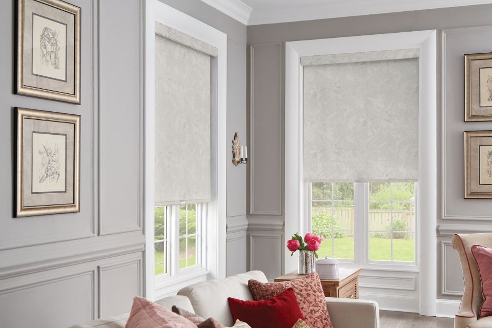 Graber blinds in a grey Outer Banks living room 